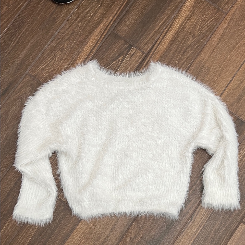 Truth by Republic Cozy White Fuzzy fluffy eyelash Sweater